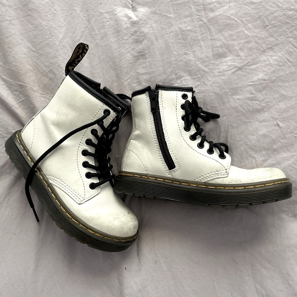 Girls dr martens boots - Picture 2 of 2